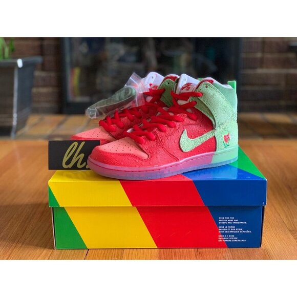 Sz 10 Nike SB Dunk High "Strawberry Cough" - Picture 2 of 7